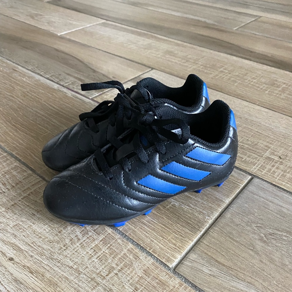 Kids soccer cleats